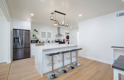 Midway City House | SoCal Beach Home near Disneyland