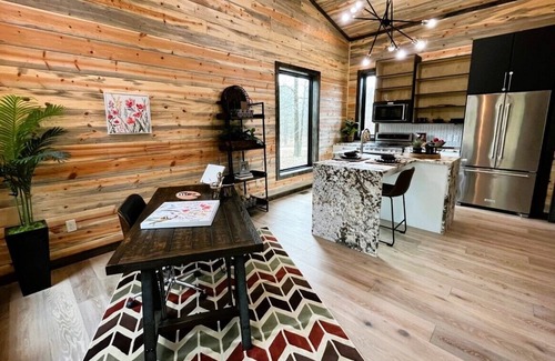 Pickens Cabin | SOHO LOFT on resort w/SWIMMING POOL & Clubhouse