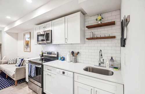 Le Droit Park Apartment | Sojourn Park Oasis Su