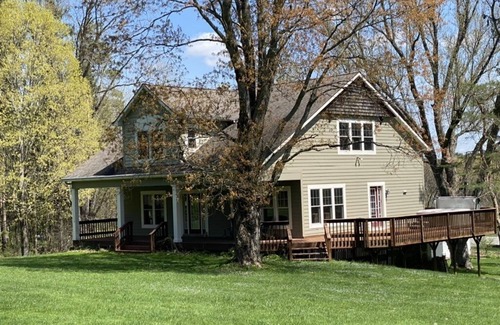 Cazenovia House | Solar-eV Country Home - Quaint Cazenovia!
