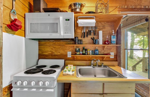 Crane Hill House | Soliloquy - Pet Friendly, cozy cabin located conveniently near Trident Marina