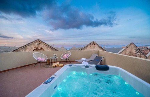 Old Town Apartment | Solis Maisonette with Jacuzzi in old town