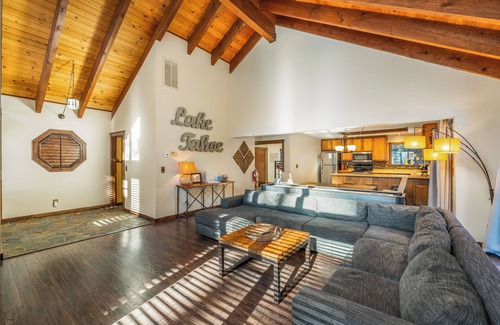 Kingswood Estates House | Solitude Retreat in Tahoe Vista - Dog friendly - Near Kings Beach