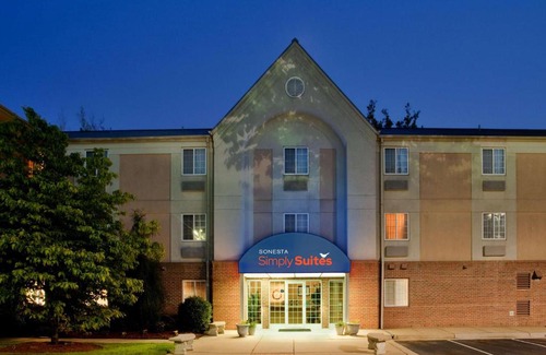 Newport News Hotel | Sonesta Simply Suites Hampton