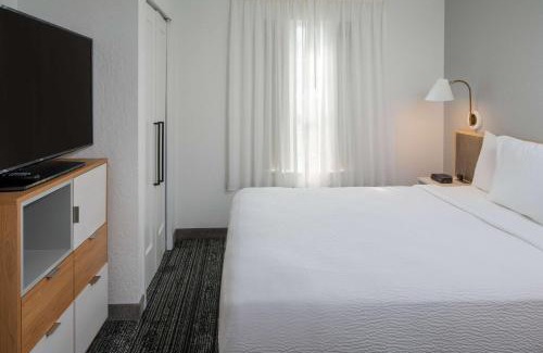 Falls Church Hotel | Sonesta Simply Suites Falls Church