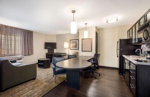 Morris Plains Hotel | Sonesta Simply Suites Parsippany Morris Plains