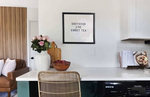 Edgehill House | Songbird Bungalow - Cozy & Centrally Located