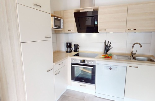 Neustadt in Holstein Apartment | Sonnige neu Renovierte Ferienwohnung in Südlage mit Balkon