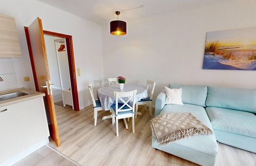 Neustadt in Holstein Apartment | Sonnige neu Renovierte Ferienwohnung in Südlage mit Balkon