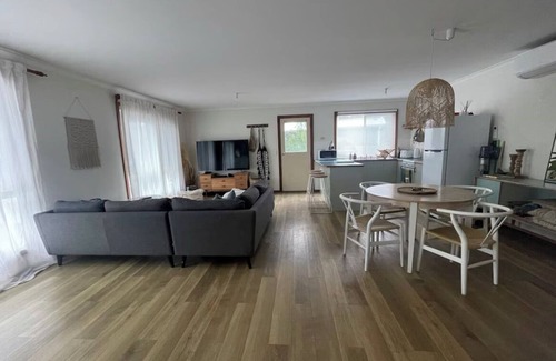 Waterhouse House | Sonnys At Robe - Long Beach Pet Friendly Home