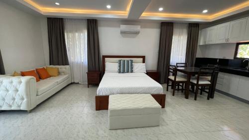 Cordova Hotel | Sonrisa - Golden Meadows by Hiverooms