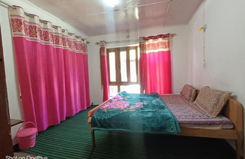 Laripora House | Sonsar Guest house