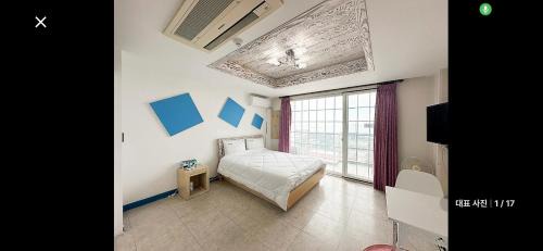 Taean Hotel | Soo Beach Castle Pension