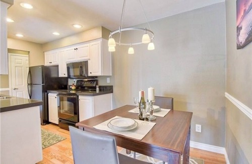 Viewpoint Apartment | Soothing 2-beds in a 1-bedroom near Microsoft