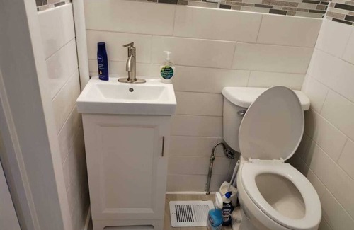 Galesburg Apartment | Soothing apartment with AC in charming Galesburg