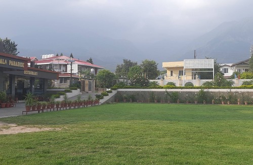 Sidhpur House | Soothing hotel with AC in Dharamshala - 18 bedrooms available