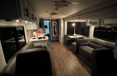 Camarillo House | Soothing RV with WiFi in charming Camarillo