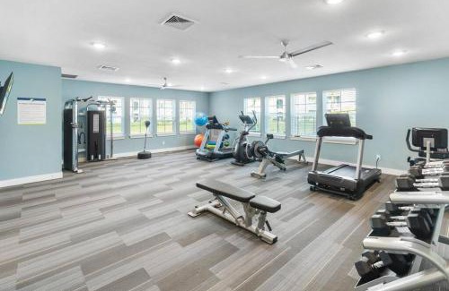 Melbourne Apartment | Sophisticated 3BD/2BA Retreat: Pool, Gym, Laundry