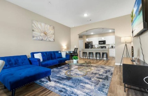 Melbourne Condo | Sophisticated 3BD/2BA Retreat: Pool, Gym, Laundry