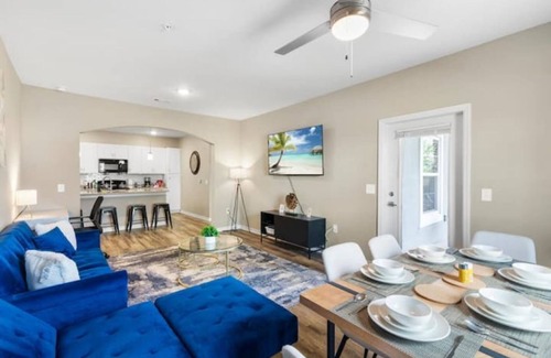Melbourne Condo | Sophisticated 3BD/2BA Retreat: Pool, Gym, Laundry