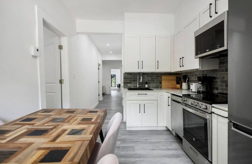 Sainte-Marie Apartment | Sophisticated 3BR with Outdoor Retreat