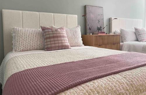 Whitemarsh Island House | Sophisticated and Luxurious Details- Sleeps 18