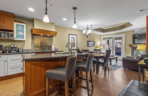 Canmore Condo | Sophisticated Mountain Condo – Pool & Hot Tub
