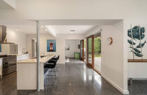 Sorrento House | Sorrento Sea Escape - 2 bedroom - 1 NIGHT FREE!* - Close to everything!