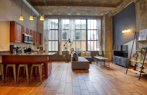 West Poplar Apartment | Sosuite | 1BR Apt w W/D, Gym, On-Site Restaurant