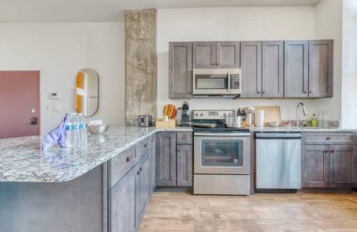 West Poplar Apartment | Sosuite | 1BR Penthouse w W/D, Gym, On-Site Bar