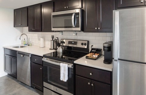 West Philadelphia Apartment | Sosuite | Studio Loft w W/D, Gym, Lounge