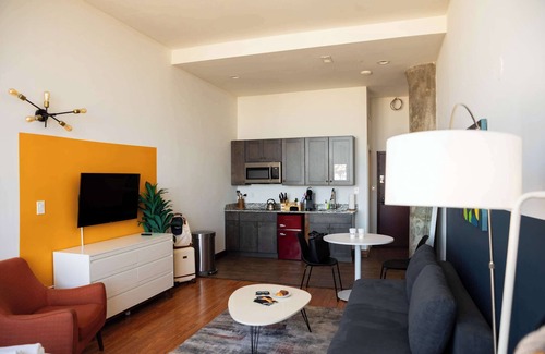 West Poplar Apartment | Sosuite | Studio w W/D, Gym, On-Site Restaurant