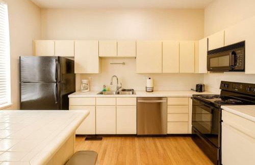 Soulard Apartment | Soulard 2BR Balcony Free Parking Walk to Dining