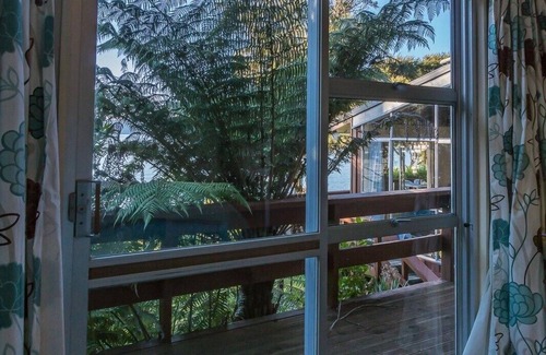 Moetapu Bay Cottage | Sounds Magic - Moetapu Bay Bach
