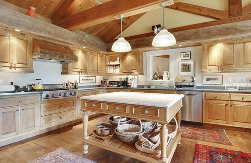 Stowe Hollow House | Soupcon: 4 br, fireplaces, game room, sauna, hot tub, views!