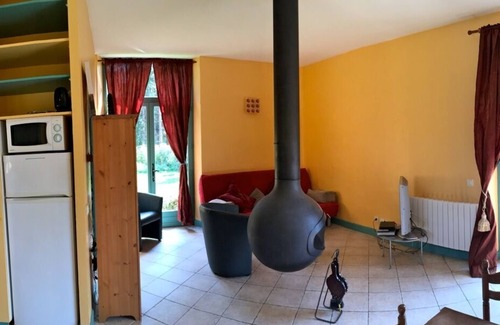 Chambly Cottage | Source cottage, this is the little house in the meadow!