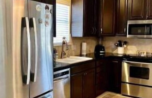San Leanna Park House | South Austin gem - Kickback and relax!