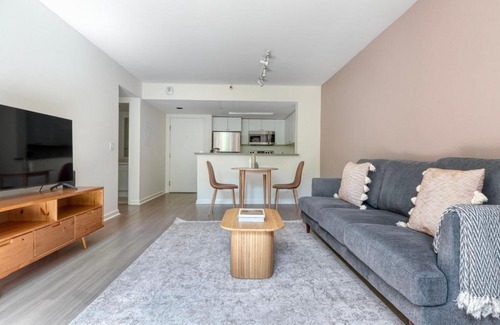 South Beach Apartment | South Beach 1br w pool gym near SF bay SFO-1393