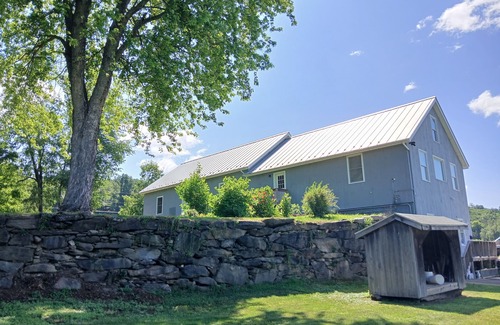Sheffield House | South Berkshire Barn Apartment with Stunning Views