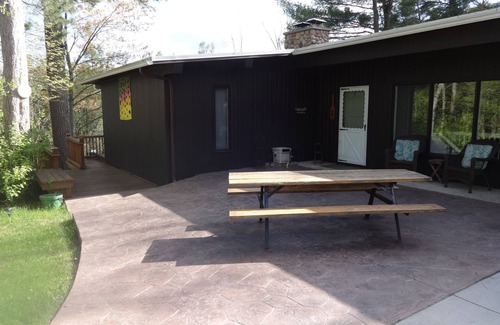 Roscommon House | South Branch Ausable River. 4 Bedroom, 3 Bath.
