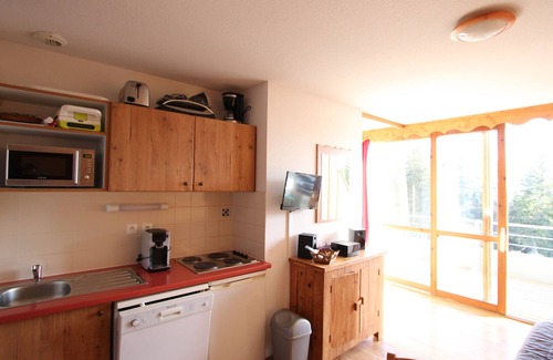Chamrousse Apartment | South-Facing 2BR+Mountain Nook Apt, Near Slopes, Equipped Kitchen, Pet-Friendly
