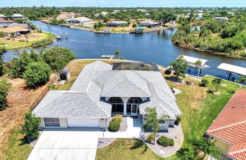 South Gulf Cove House | South Gulf Cove Canal 3 Bdrm Home w a Private Pool