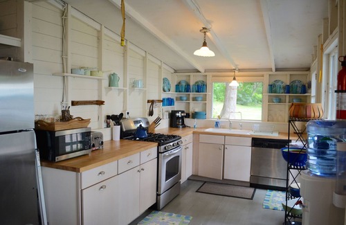 South Hero Cottage | South Hero Sunset Facing 5 Bedroom Lakefront Cottage