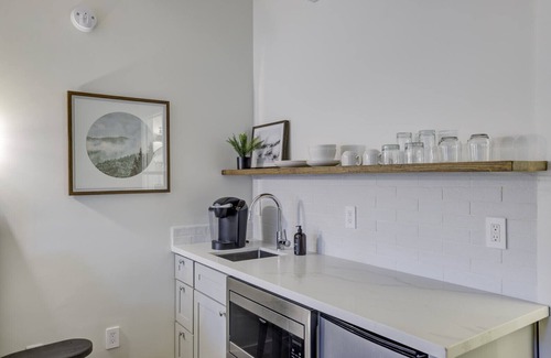 Lakeside Park Apartment | South Lake Chalet #8-New Boutique Suite-Minutes to Heavenly & Lake Tahoe