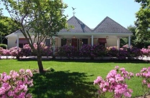 Water Mill House | South of Hwy Dream! Walk to Duck Walk Vineyard, Parrish Art Museum, and Lunch!