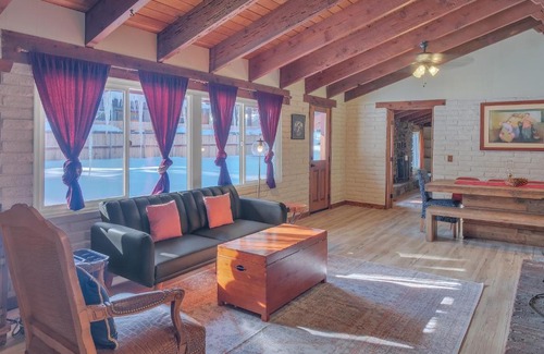 Lower Kingsbury House | South Tahoe Rustic Home! Sleeps Over 10! home