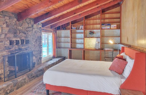 Lower Kingsbury House | South Tahoe Rustic Home! Sleeps Over 10! home