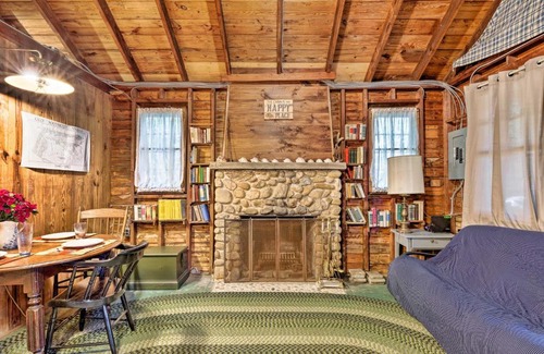 Town of Southold Town House | Southold Cottage with Patio and Grill - Walk to Beach!