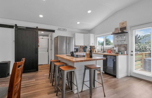 Millersport Cottage | Sows on Sixth: Walking Distance to Buckeye lake Marina