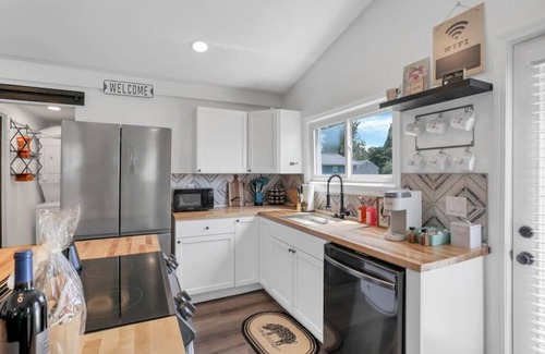 Millersport Cottage | Sows on Sixth: Walking Distance to Buckeye lake Marina